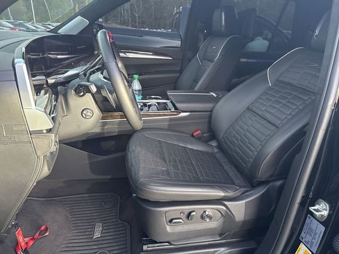 Used 2025 Cadillac Escalade Premium Luxury Platinum image 7