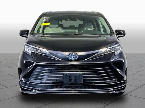 Used 2021 Toyota Sienna LE FWD image 4