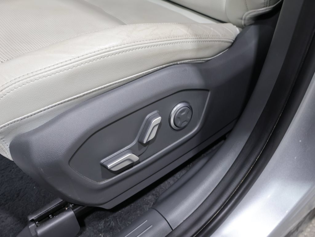 Used 2024 Hyundai Santa Fe Limited AWD/4WD image 12