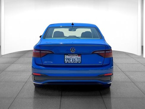 Used 2024 Volkswagen Jetta SE FWD image 4