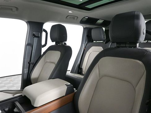 Used 2024 Land Rover Defender 110 X-Dynamic SE image 5