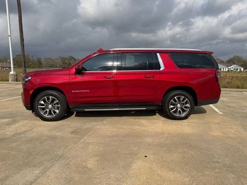 Used 2021 Chevrolet Suburban LT w/ LT Signature Package image 2