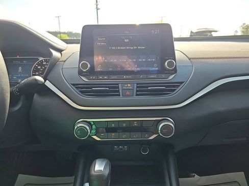 Used 2022 Nissan Altima 2.5 SR FWD image 25
