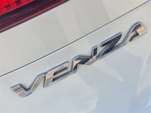 Used 2021 Toyota Venza LE image 7