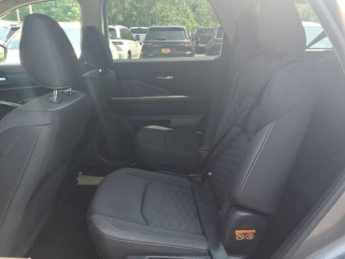 Used 2022 Nissan Pathfinder SV w/ SV Premium Package AWD/4WD image 10