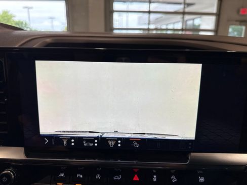 Used 2025 GMC Sierra 1500 SLT AWD/4WD image 41