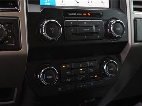 Used 2019 Ford F150 Lariat image 23