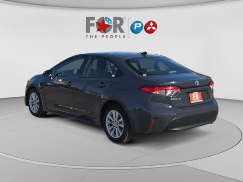 Used 2025 Toyota Corolla LE w/ LE Premium Package FWD image 3