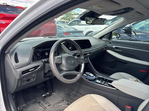 Used 2023 Hyundai Sonata Limited FWD image 2