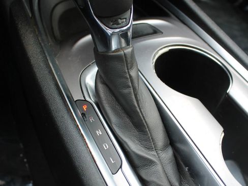 Used 2021 Chevrolet Malibu LT FWD image 34