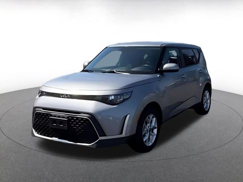 Used 2025 Kia Soul LX w/ LX Technology Package FWD image 7