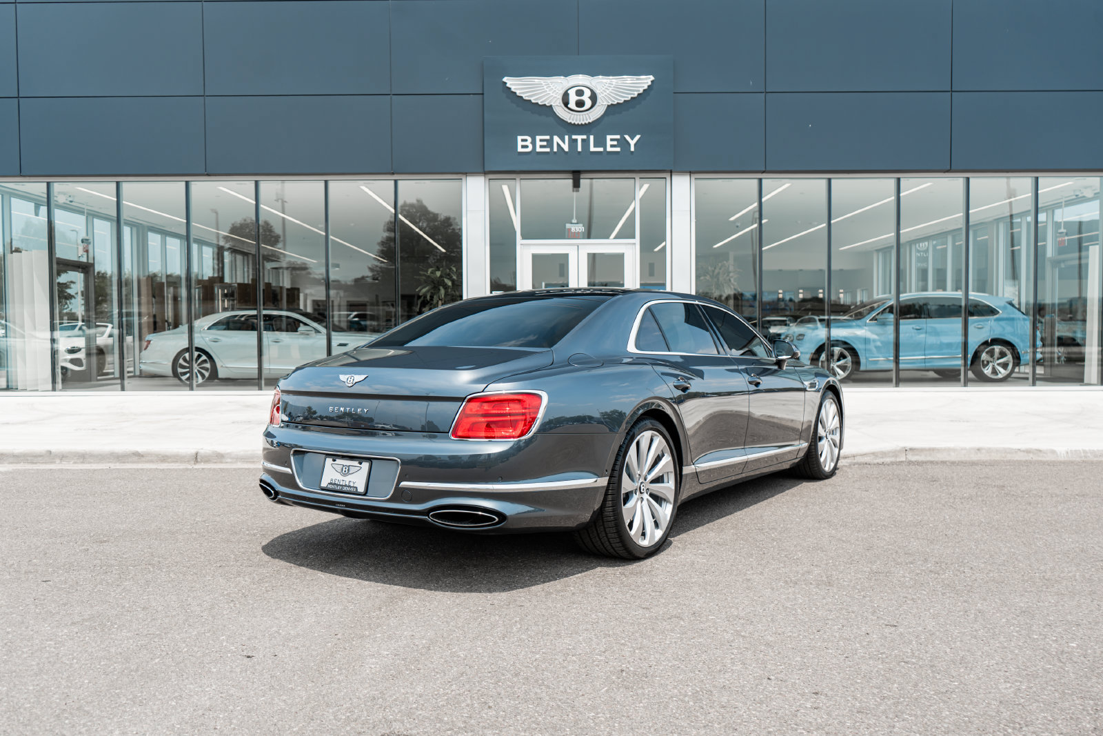 Certified 2026 Bentley Flying Spur V8 AWD/4WD image 3