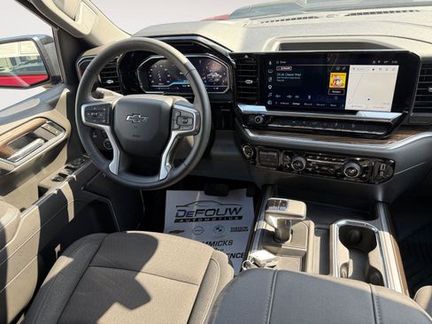Used 2025 Chevrolet Silverado 1500 LT Trail Boss w/ Convenience Package II AWD/4WD image 11