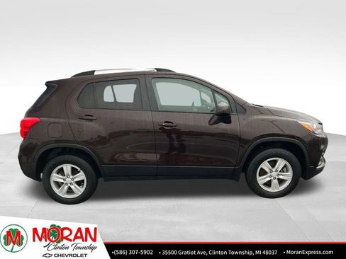 Certified 2022 Chevrolet Trax LT w/ LT Convenience Package image 7