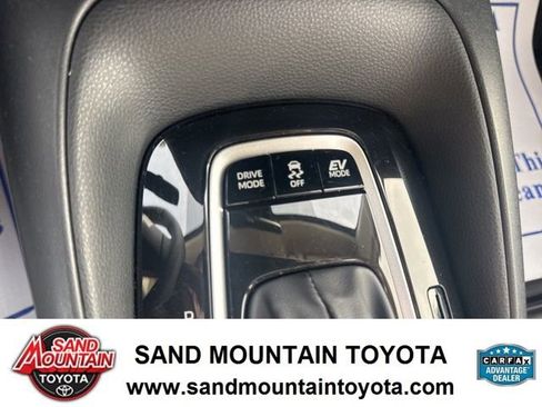 Used 2025 Toyota Corolla XLE image 21