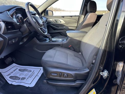 Used 2023 Chevrolet Traverse LT image 8
