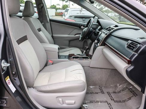Used 2012 Toyota Camry XLE w/ Leather Pkg image 16