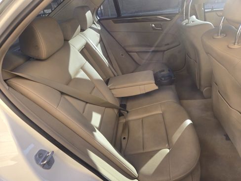Used 2010 Mercedes-Benz E 350 4MATIC Sedan image 11