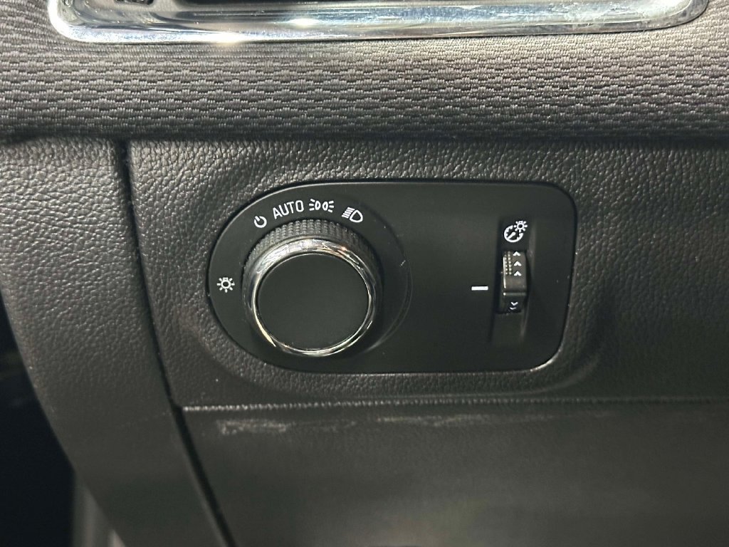 Used 2018 Chevrolet Cruze LT w/ Convenience Package FWD image 30