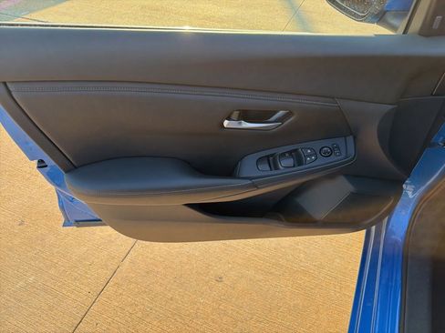 Used 2025 Nissan Sentra SV FWD image 12