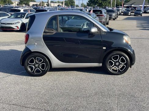 Used 2016 smart fortwo Prime RWD image 9