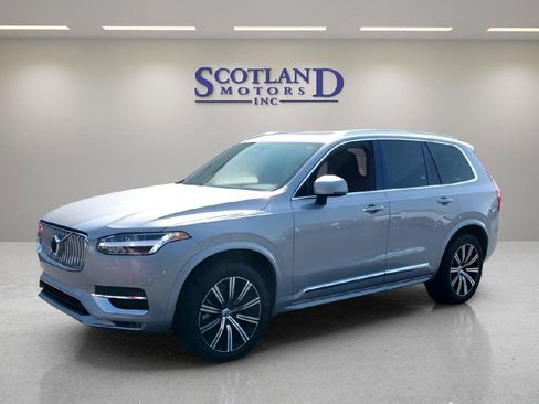 Used 2025 Volvo XC90 B5 Core AWD/4WD image 2