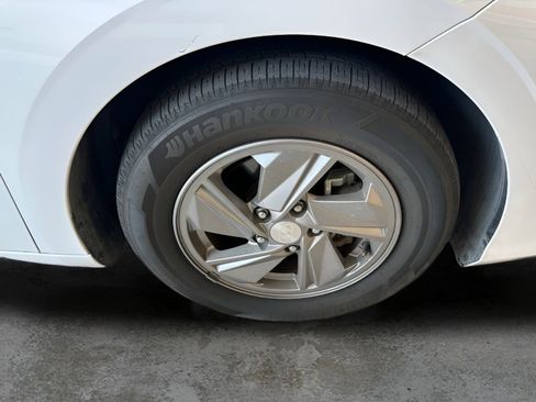 Used 2025 Hyundai Elantra SE image 30