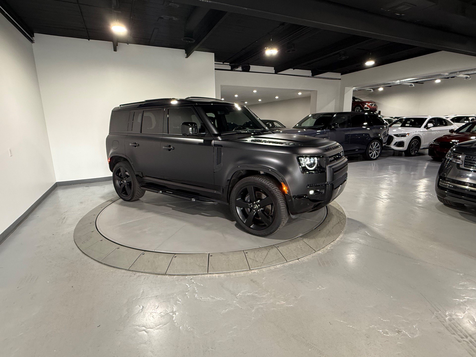 Used 2025 Land Rover Defender 110 X-Dynamic SE AWD/4WD image 7