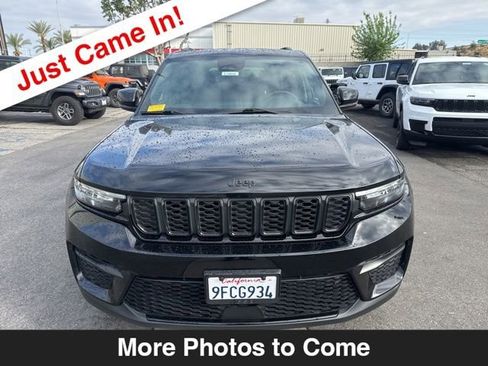 Used 2023 Jeep Grand Cherokee Altitude image 9