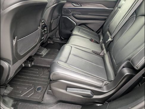 Used 2023 Jeep Grand Cherokee L Overland image 11