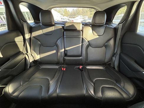 Used 2019 Jeep Cherokee Limited AWD/4WD image 36