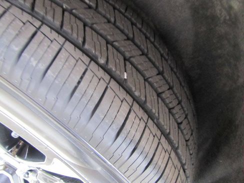 Used 2022 GMC Acadia SLT w/ Elevation Edition image 29