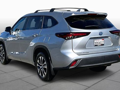 Certified 2024 Toyota Highlander XLE image 11