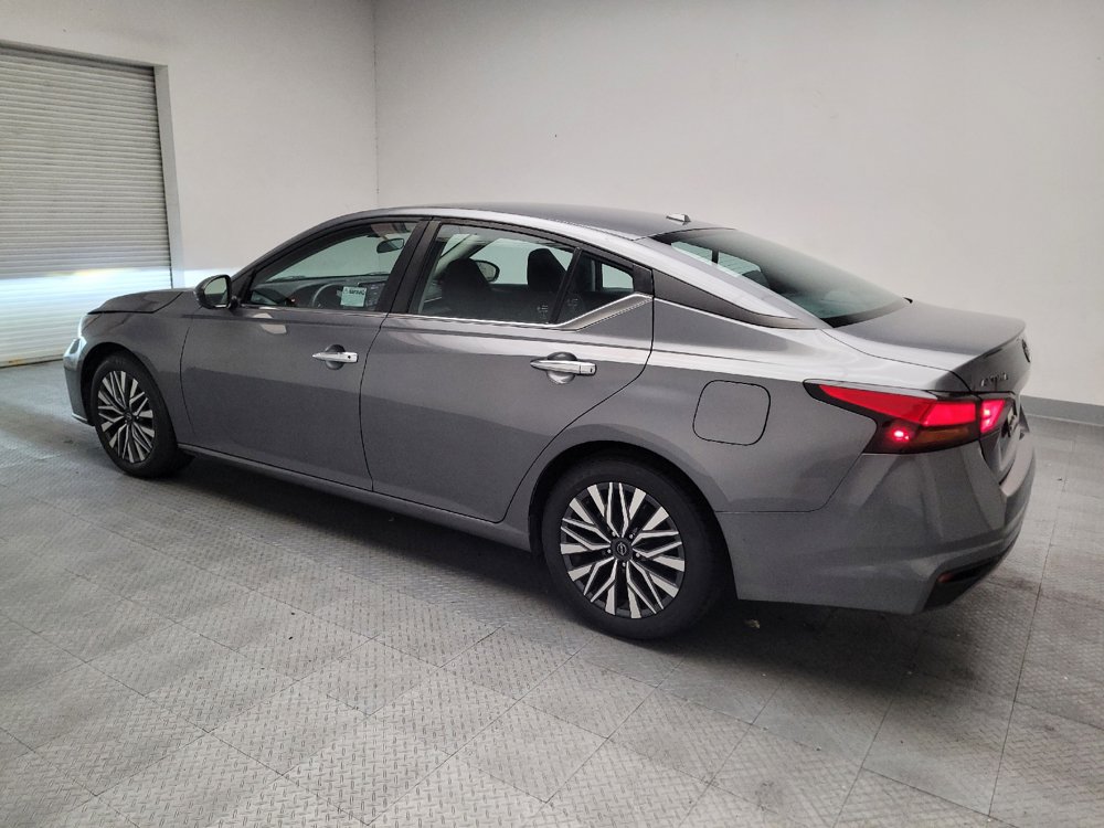 Used 2024 Nissan Altima 2.5 SV FWD image 3