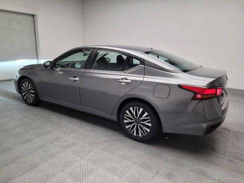 Used 2024 Nissan Altima 2.5 SV FWD image 3