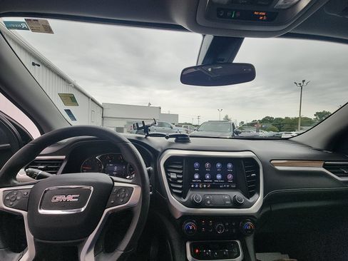 Used 2023 GMC Acadia SLE w/ Driver Convenience Package FWD image 17