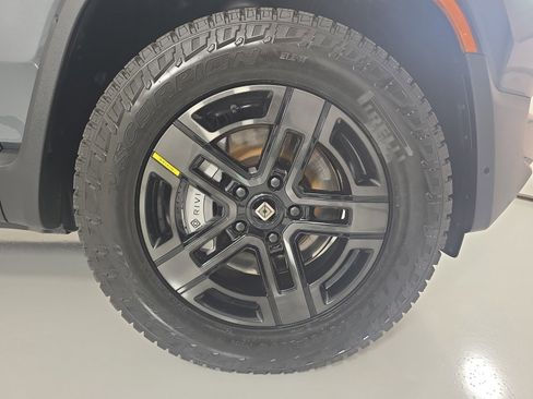 Used 2024 Rivian R1S Adventure AWD/4WD image 11