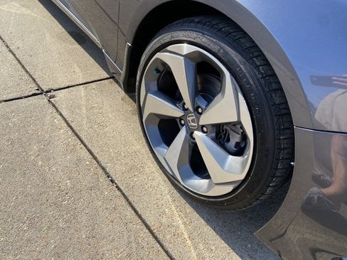 Used 2020 Honda Accord Touring image 32