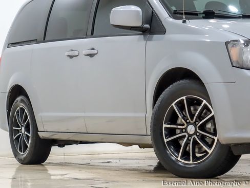 Used 2018 Dodge Grand Caravan GT image 4