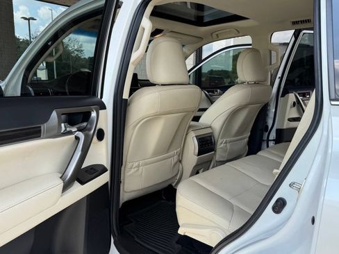 Used 2022 Lexus GX 460 Luxury w/ Accessory Package AWD/4WD image 37