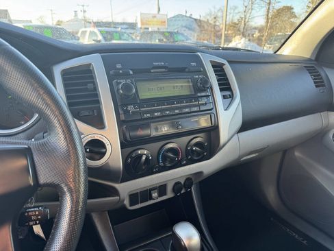 Used 2012 Toyota Tacoma Base 4x4 4dr Access Cab 6.1 ft image 21