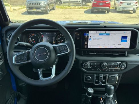 Used 2025 Jeep Wrangler Unlimited Sahara w/ Safety Group AWD/4WD image 33