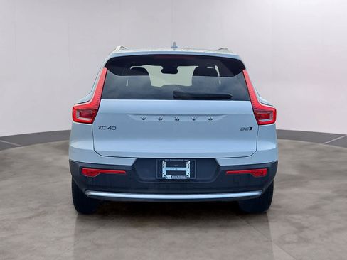 Used 2024 Volvo XC40 B5 Core image 32