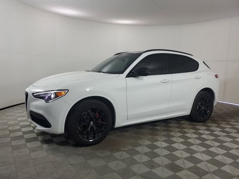 Used 2021 Alfa Romeo Stelvio Ti Sport image 5