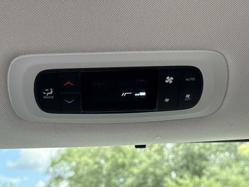 Used 2022 Chrysler Pacifica Touring-L w/ Uconnect Theater Family Group AWD/4WD image 21