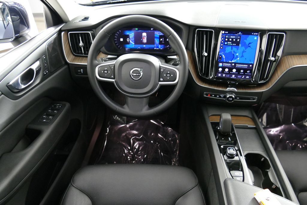 Used 2022 Volvo XC60 B5 Momentum w/ Climate Package AWD/4WD image 24