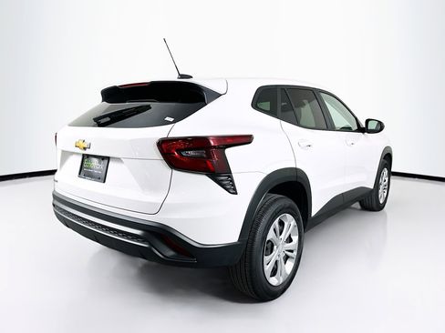 Used 2025 Chevrolet Trax LS image 9