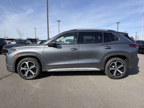 New 2026 Volkswagen Tiguan SE image 2