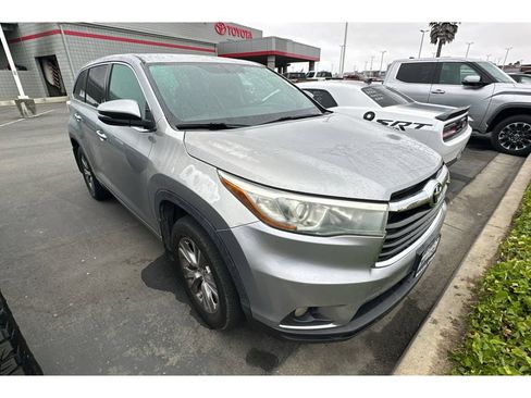 Used 2015 Toyota Highlander Plus AWD/4WD image 2