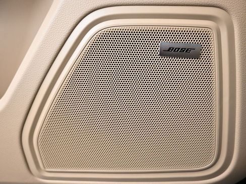 New 2026 Porsche Macan image 17